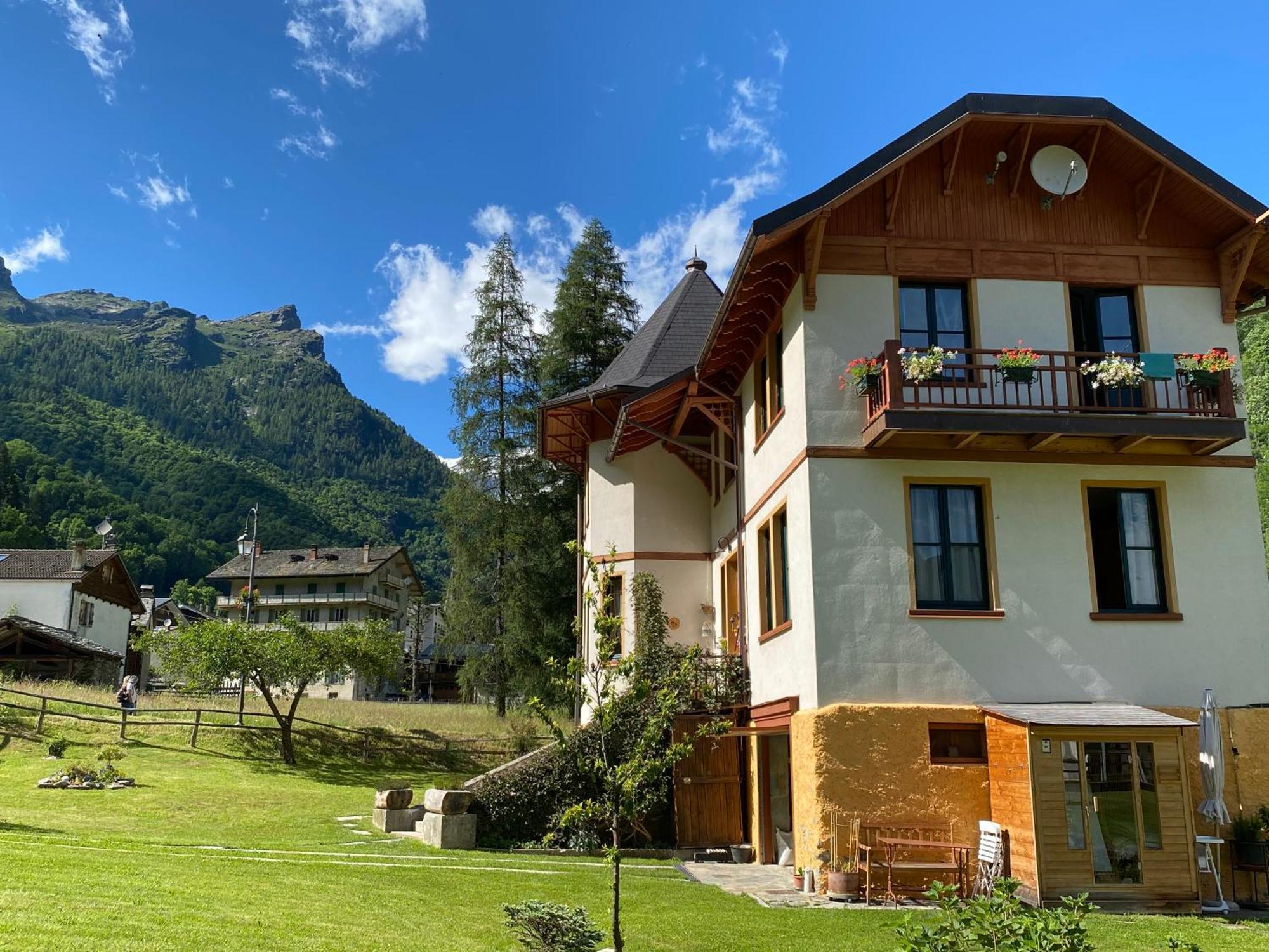 Bed and Breakfast L'Aria Di Casa Аланья-Вальсезия Экстерьер фото